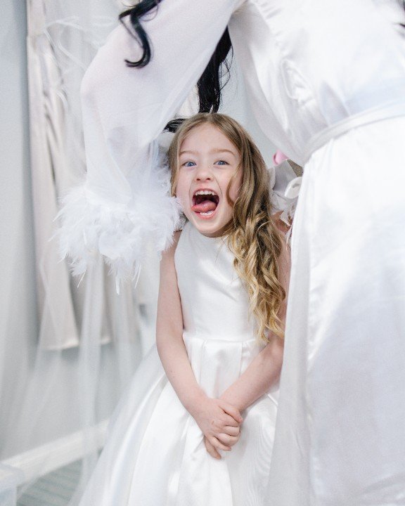Wedding morning preparations with bridesmaids laughing together — JOD Photography