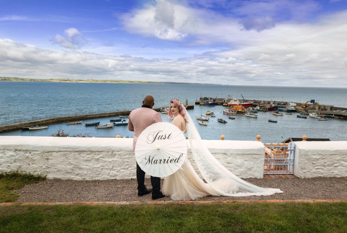 Amanda & Andrew exchanging vows in a breathtaking ceremony at Garryvoe Hotel, Cork – JOD Photography