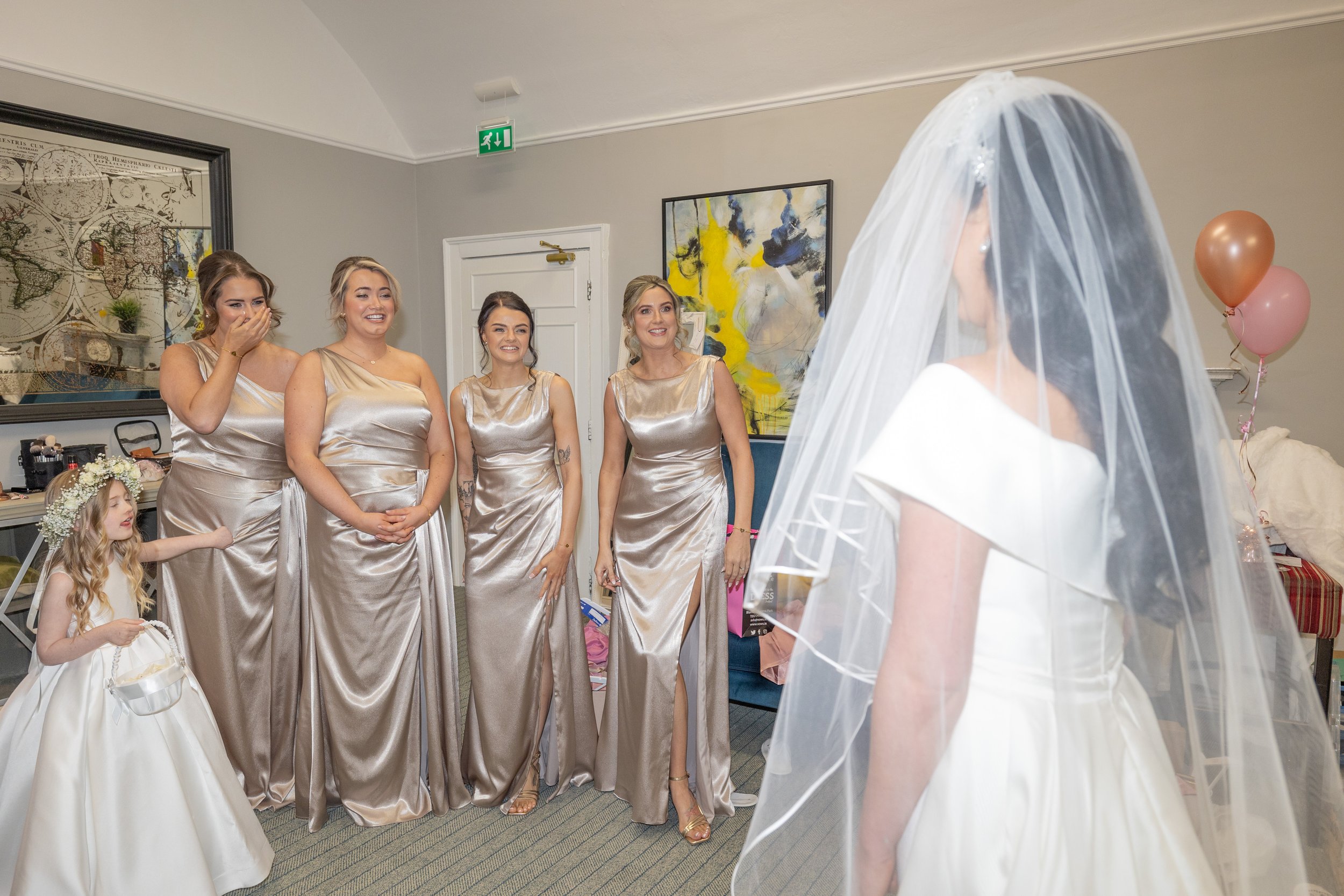 Bride getting ready at Radisson Blu Hotel & Spa, Cork – JOD Photography