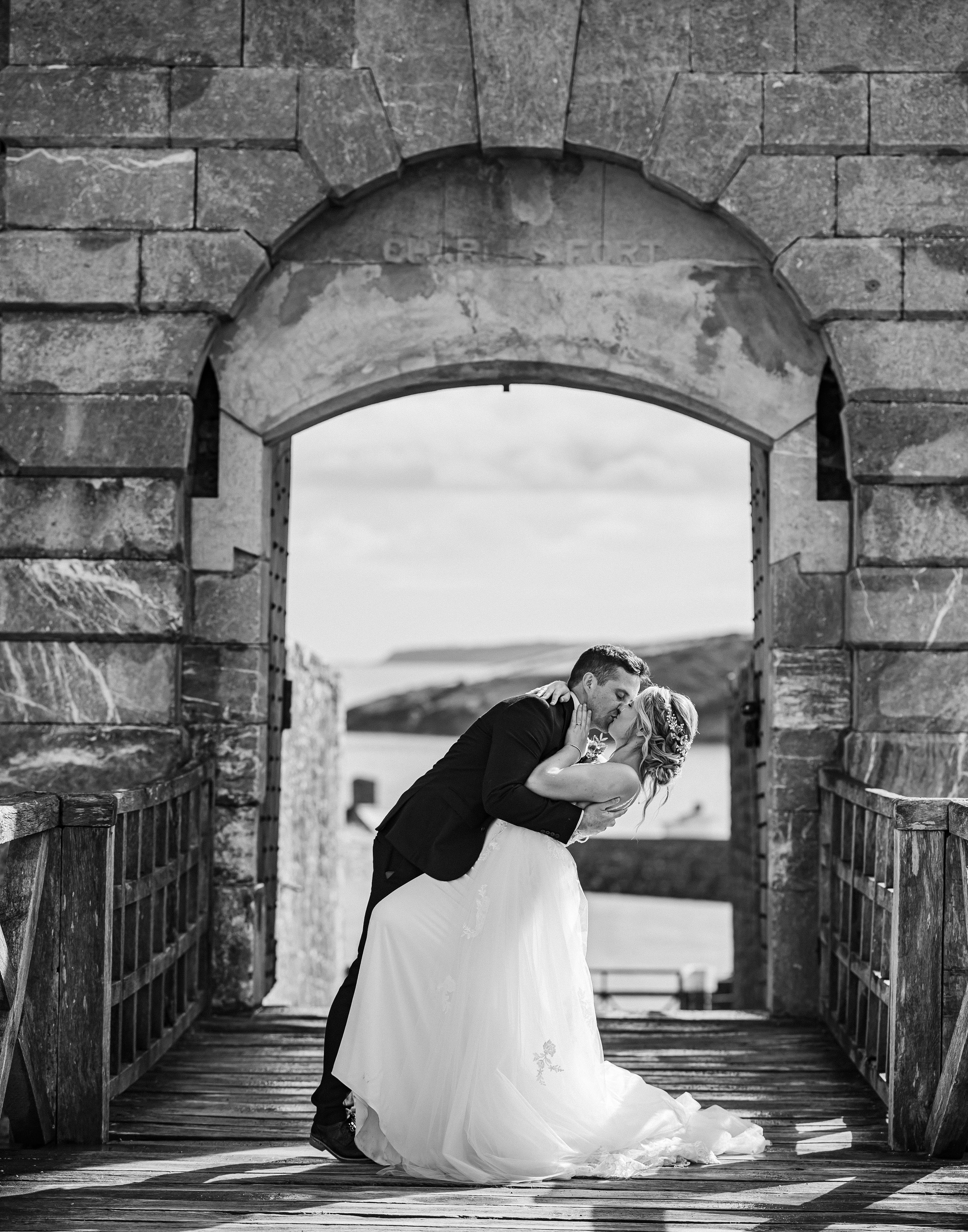 Dip kiss at Charles forth Kinsale, groom dips his wife and kisses her in Cork - JOD'Photography