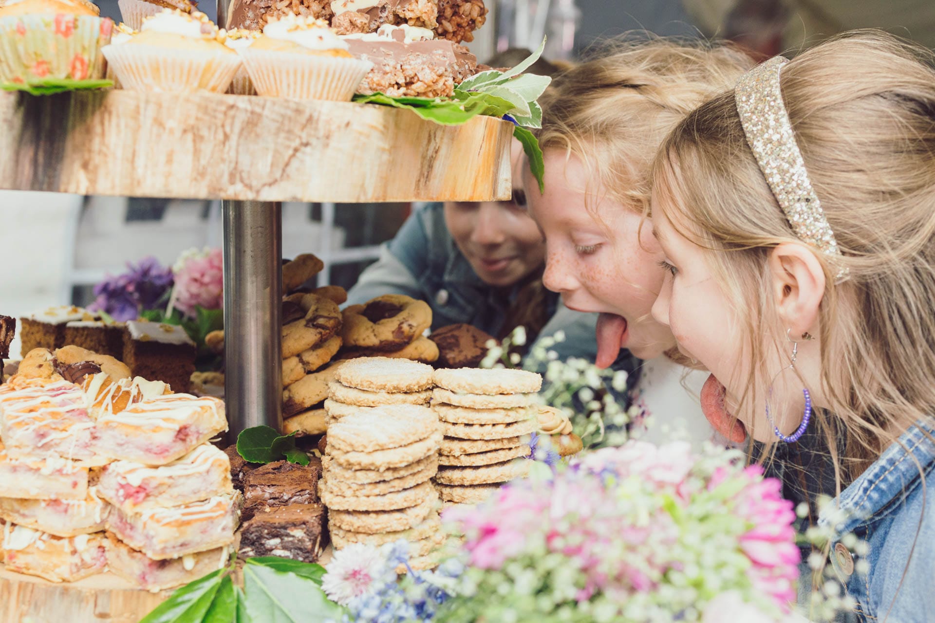 Kidsa at a wedding trying to lick the wedding cake at In Cork