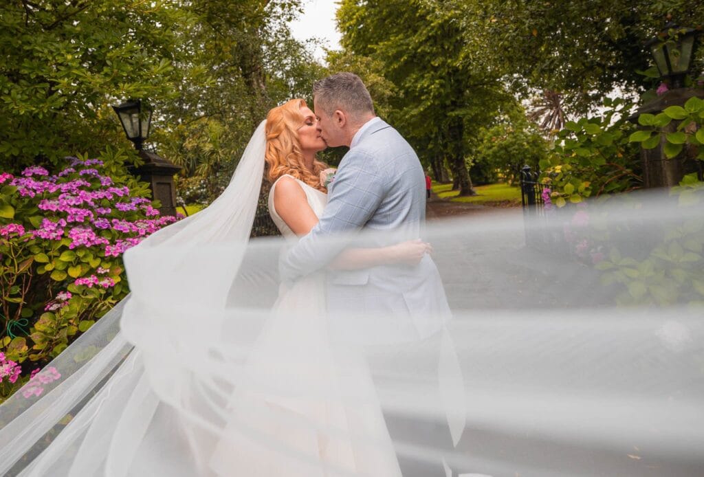 Springfield Castle courtyard confetti moment – JOD Photography