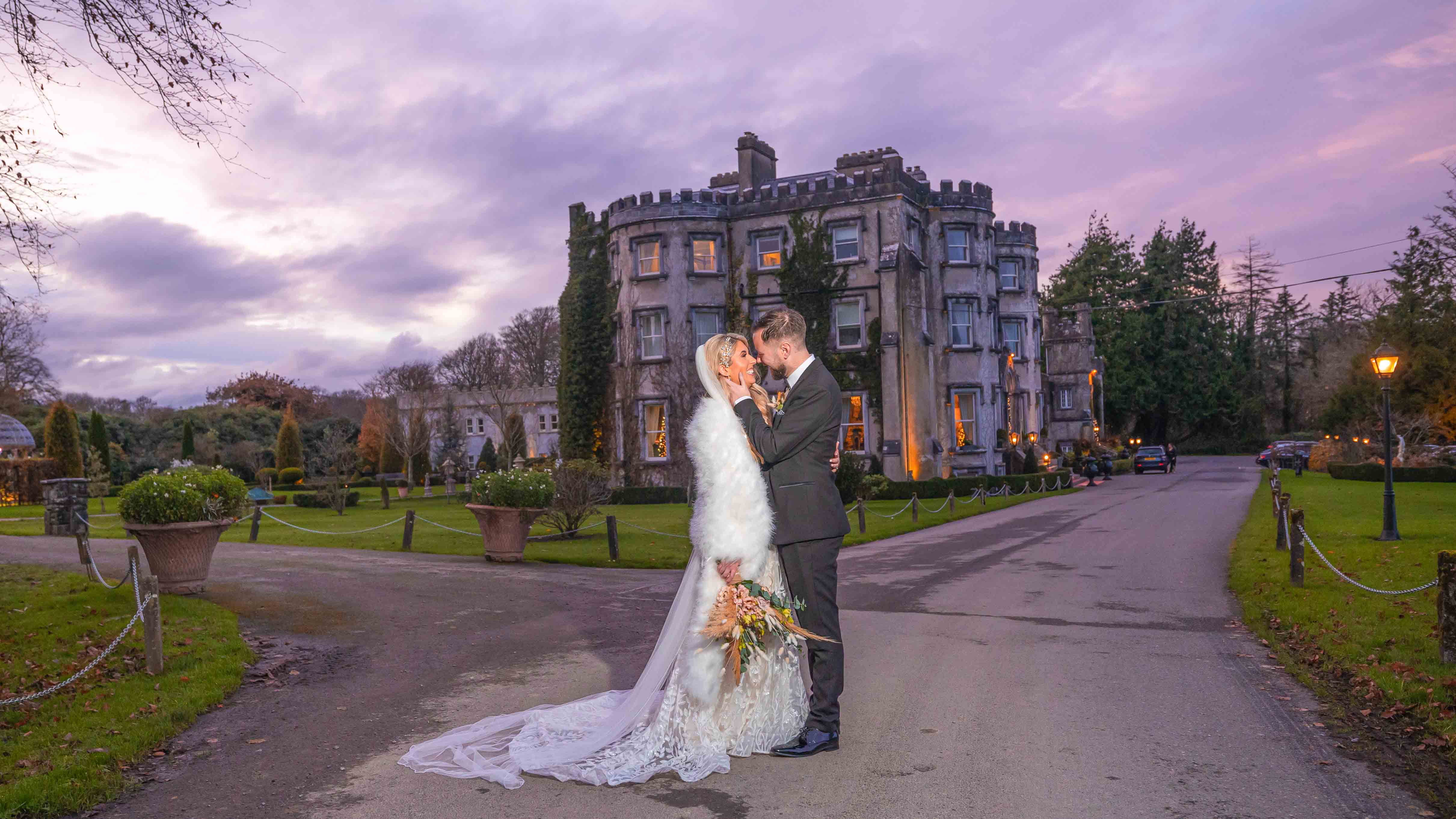 Black and white candid photo from an Irish wedding – JOD'Photography