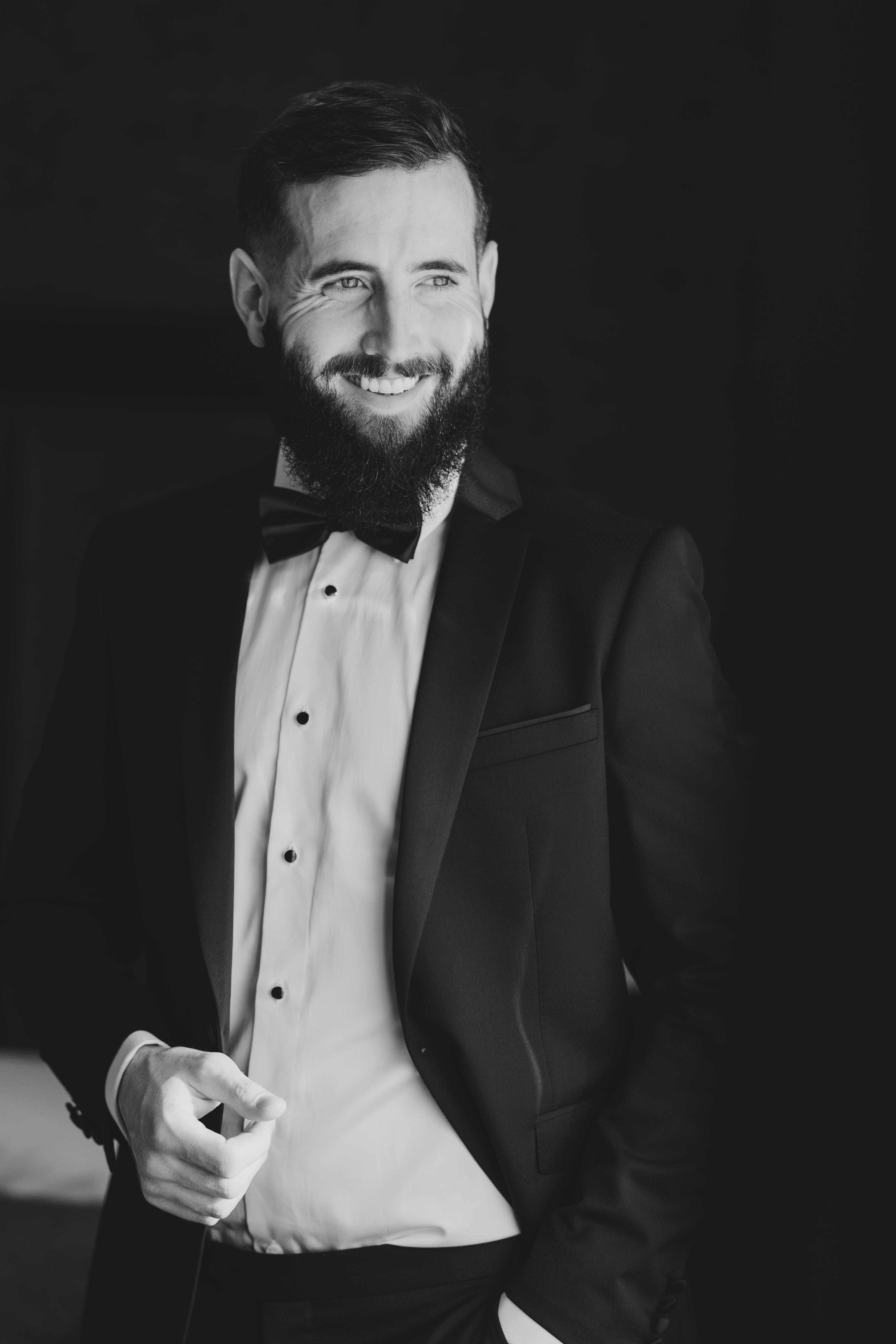 Bride and groom walking through the woods in Kerry – JOD'Photography