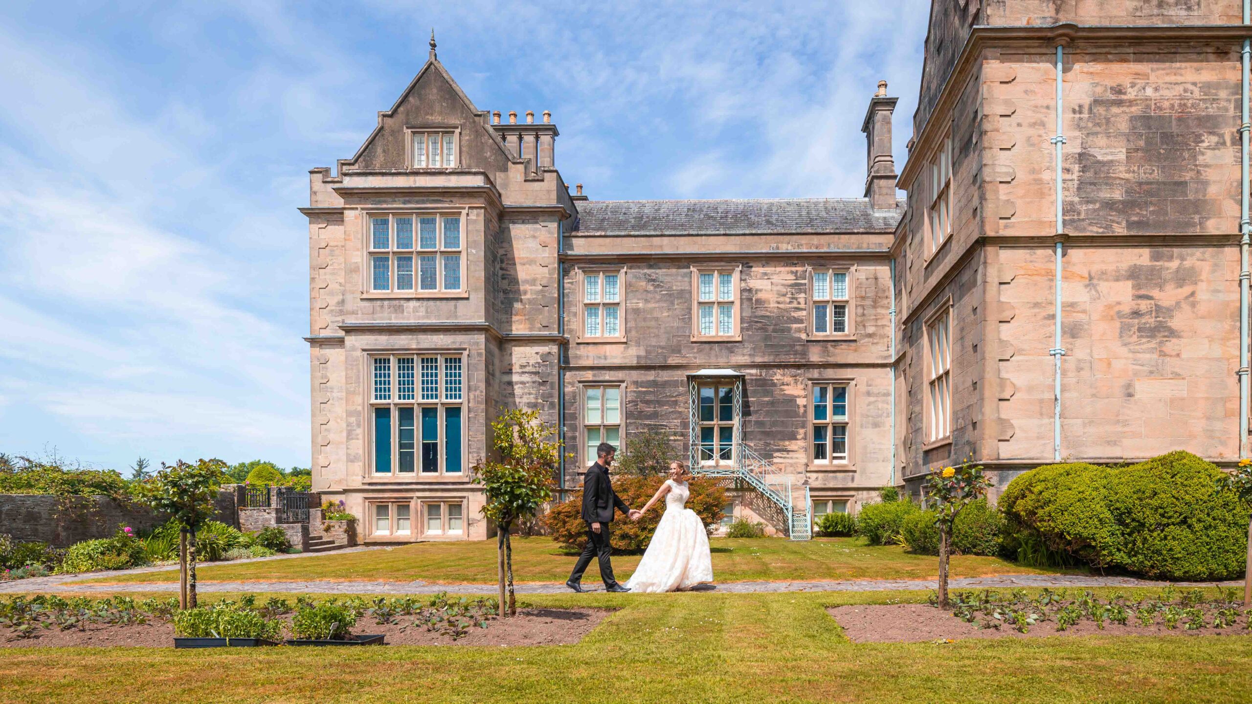 Full group shot with Muckross House in the background – JOD'Photography