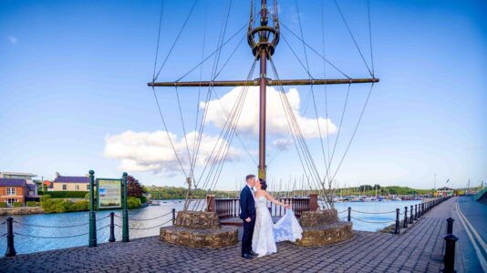 Bride and groom in evening light outside – JOD'Photography