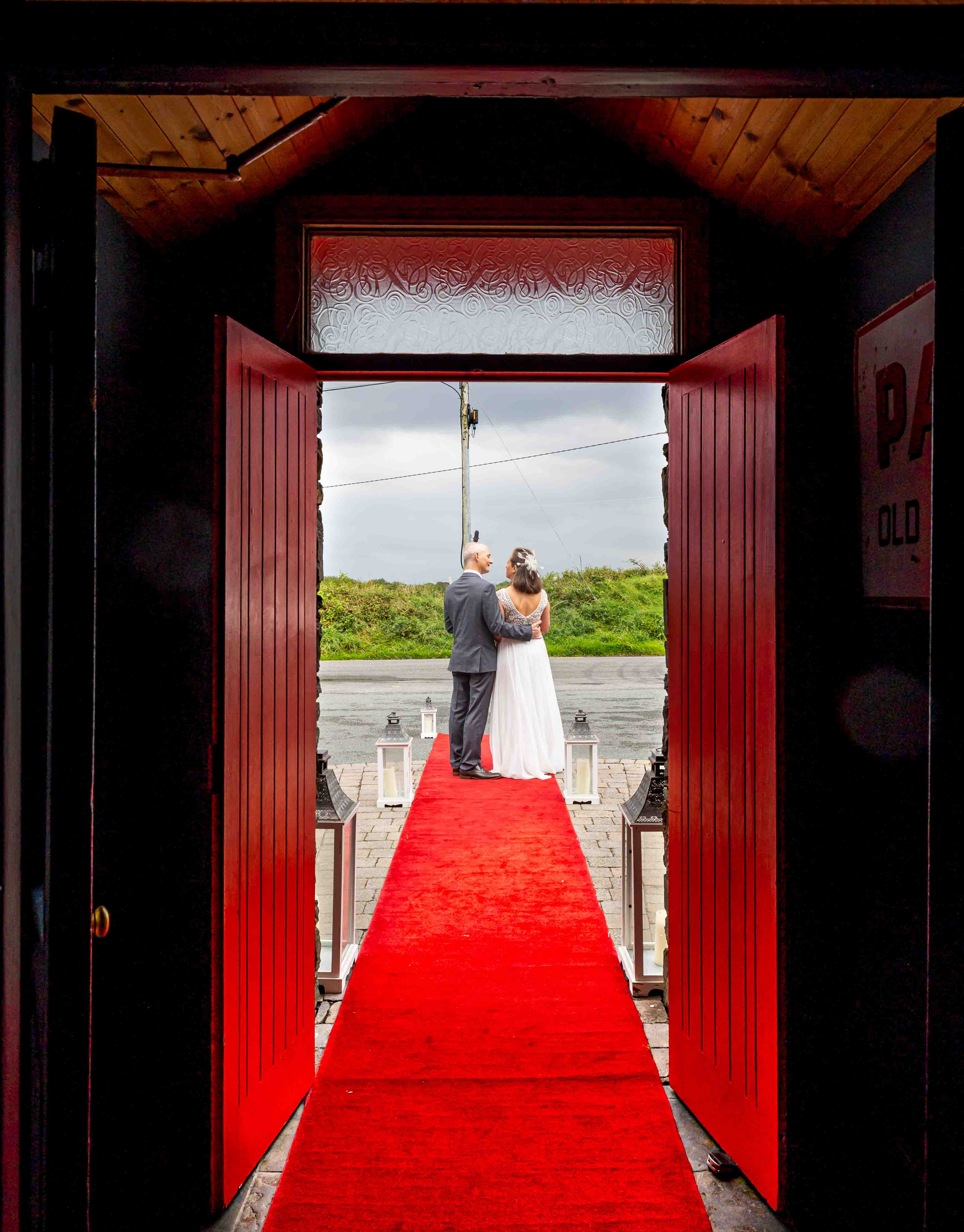 Outdoor wedding reception at Jack’s in Cromane – JOD Photography