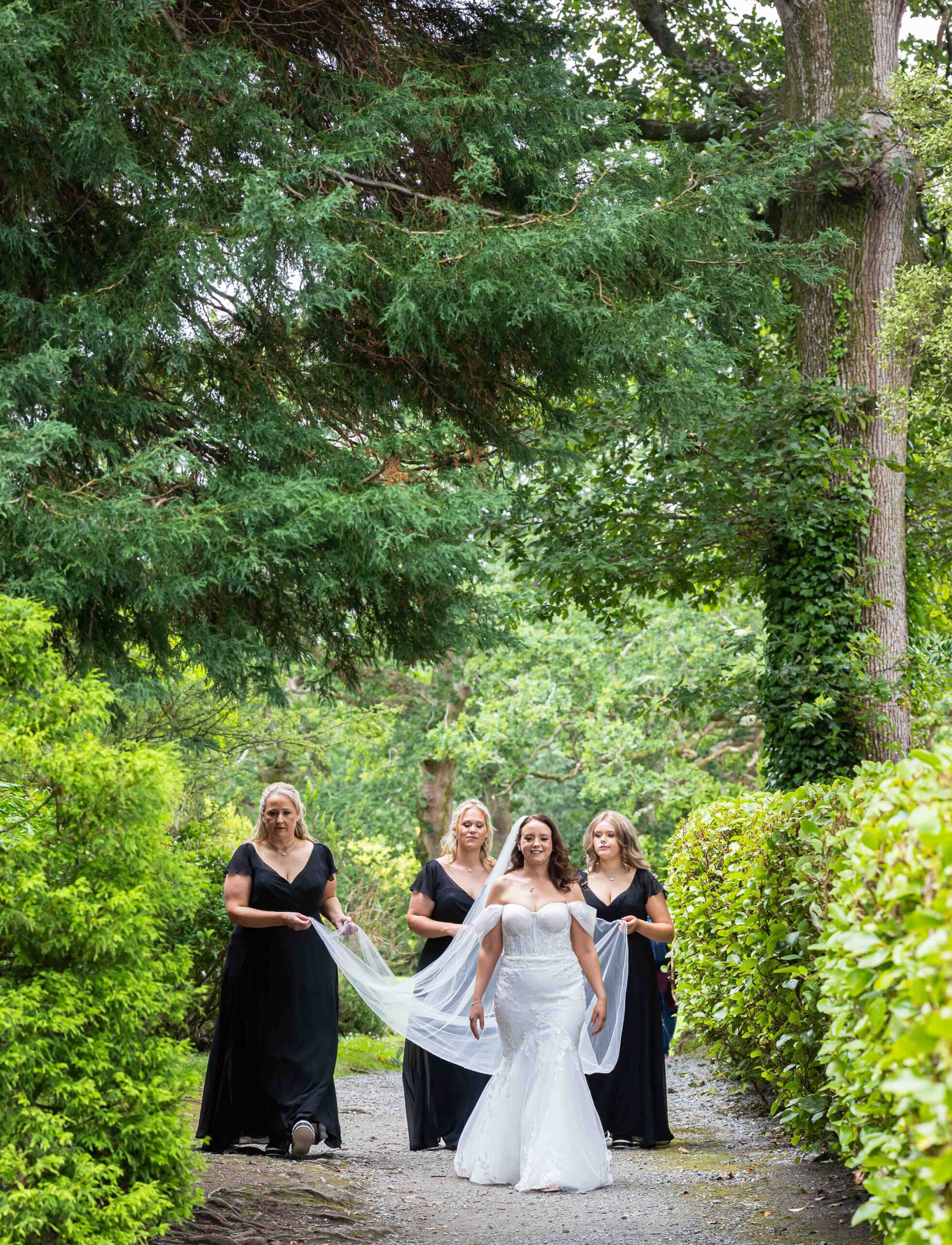 Bridesmaids helping Ann Marie with her veil JOD Photography