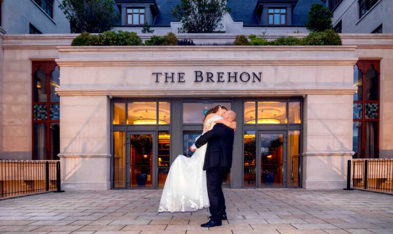 Outdoor wedding portrait with romantic atmosphere – JOD Photography