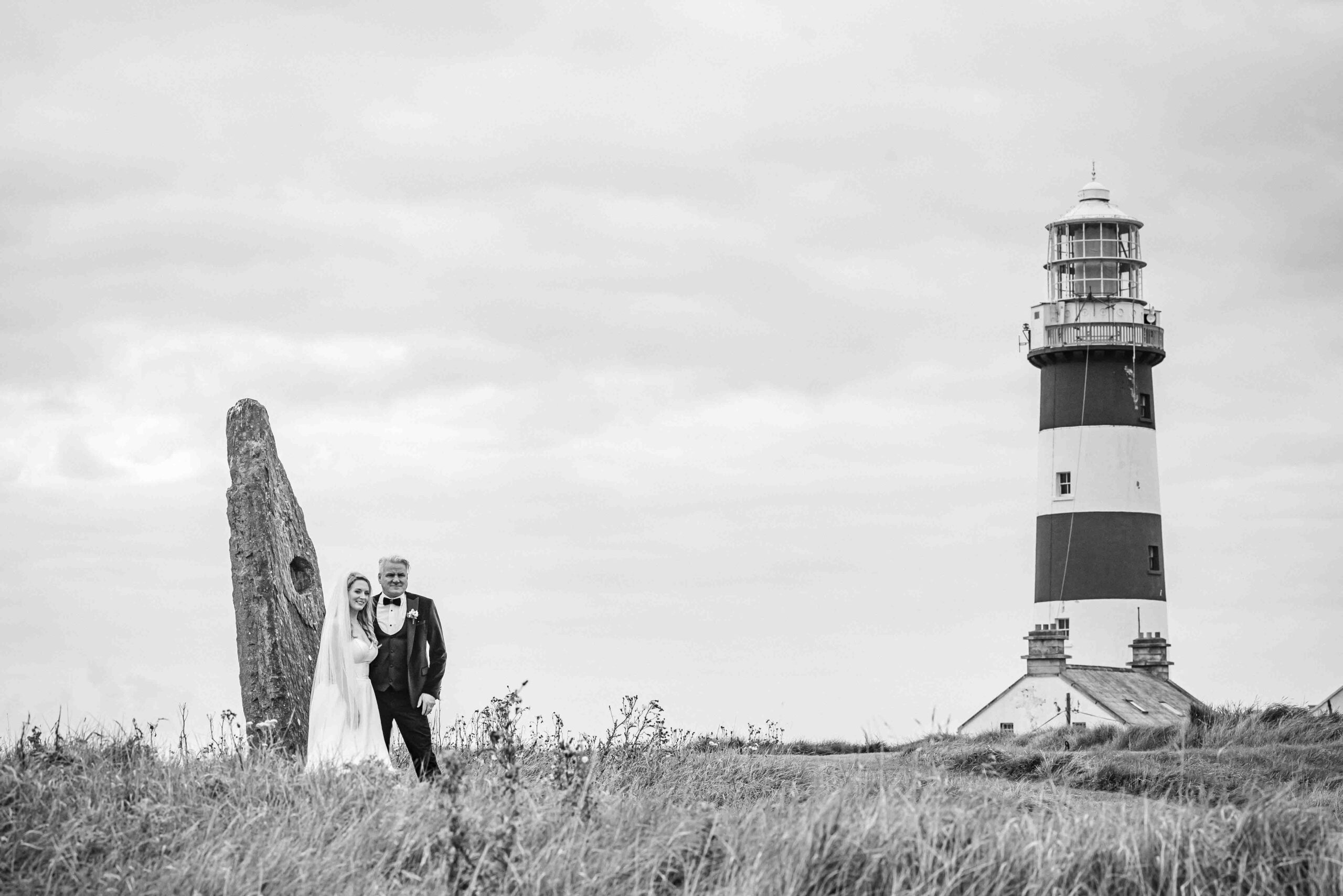 Romantic couple shoot on the 12th hole cliff edge at Old Head Golf Course – JOD Photography