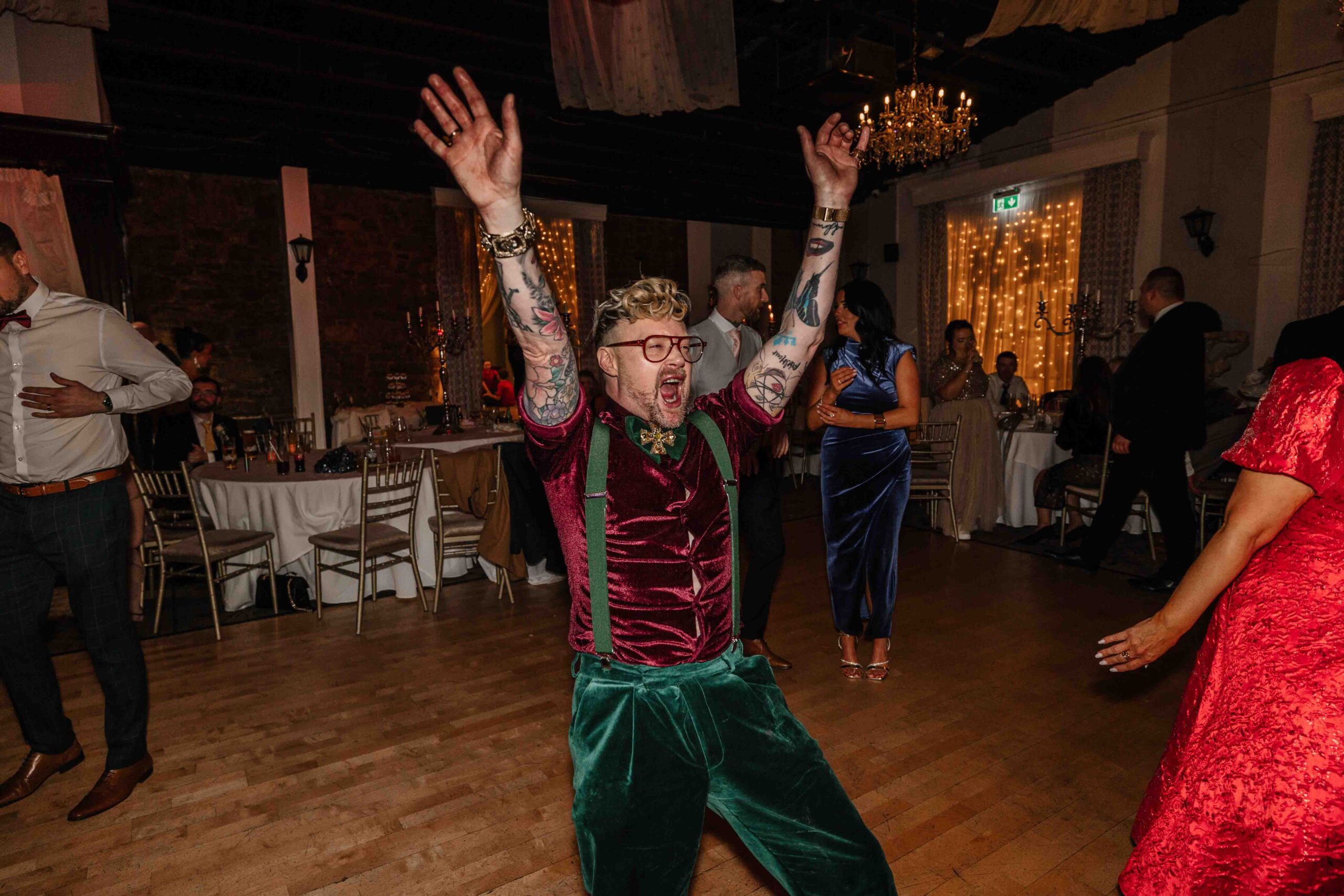 Natural candid moment during an Irish wedding ceremony — JOD Photography