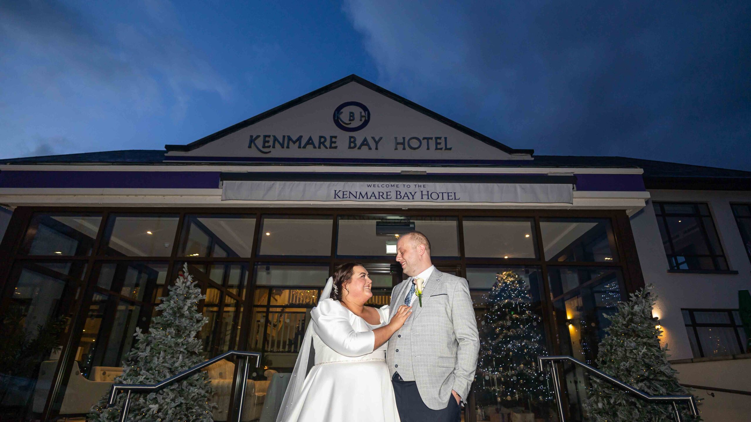 Candid couple moment during wild weather in Kerry — JOD Photography