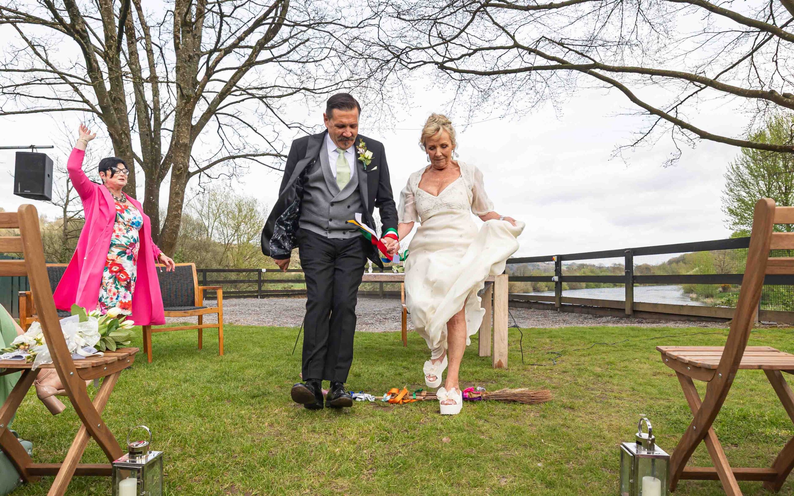 emotional hug between siblings wedding day – JOD Photography