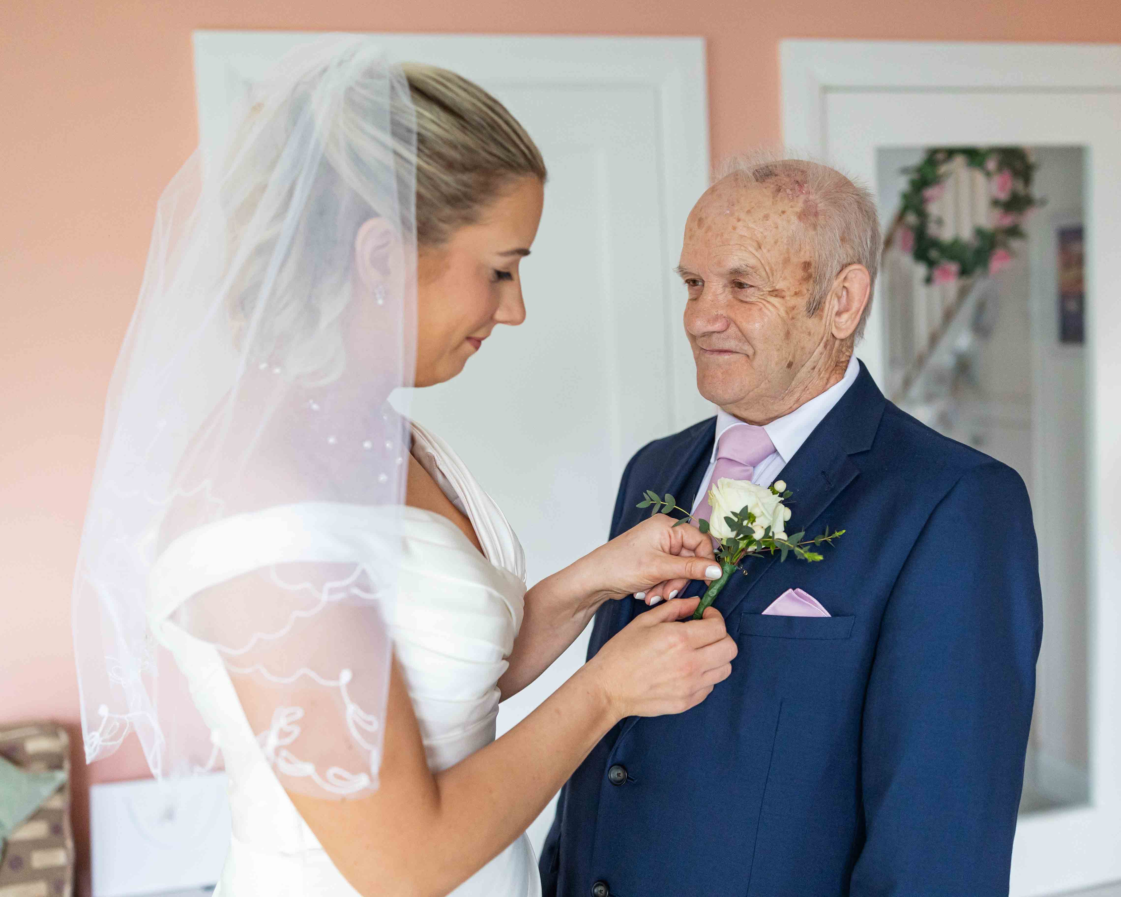 Relaxed documentary wedding photography in Munster