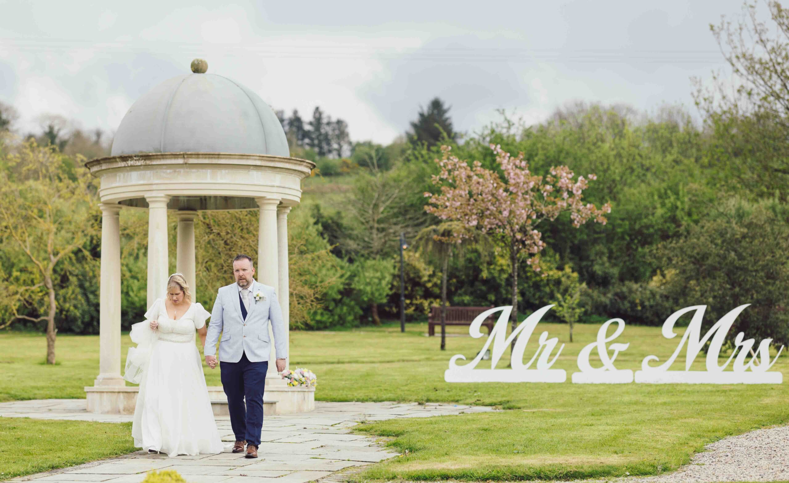 devon inn wedding photographer natural wedding moment
