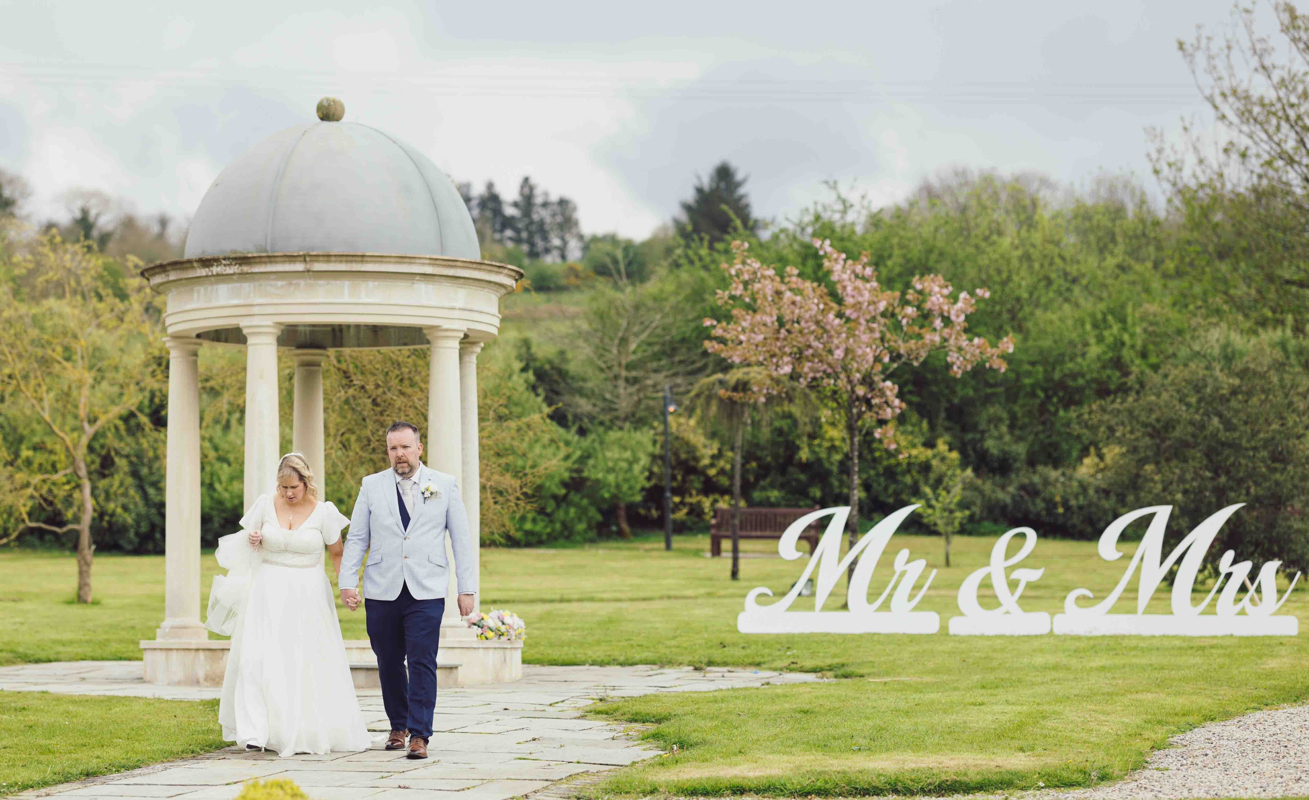 devon inn wedding photographer natural wedding moment