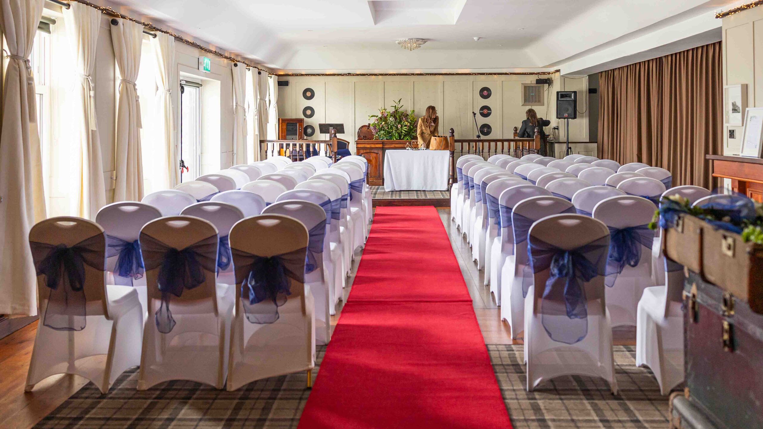 royal valentia hotel wedding photography indoor ceremony space – JOD Photography