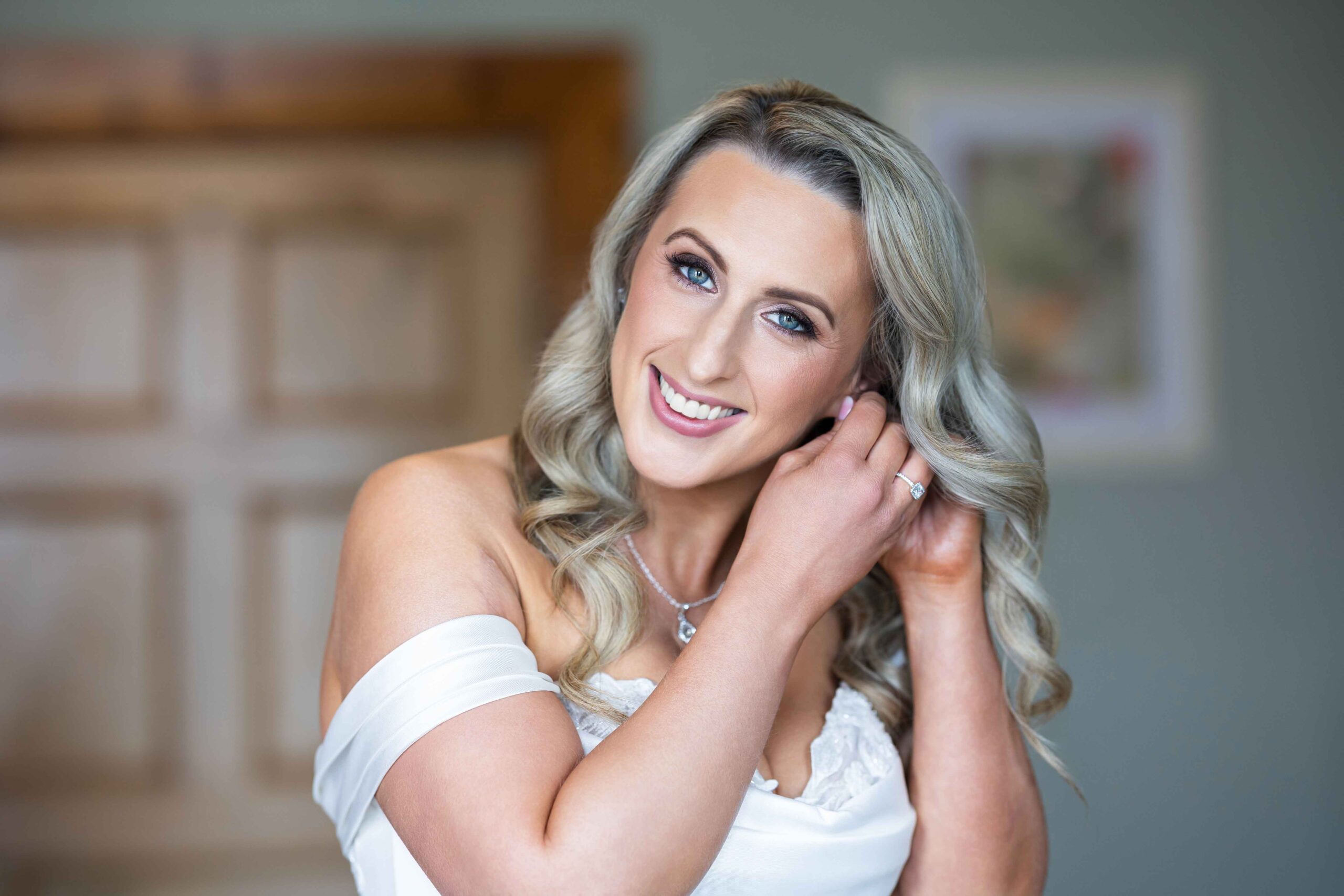bride and groom romantic moment atlantic coast kerry – JOD Photography