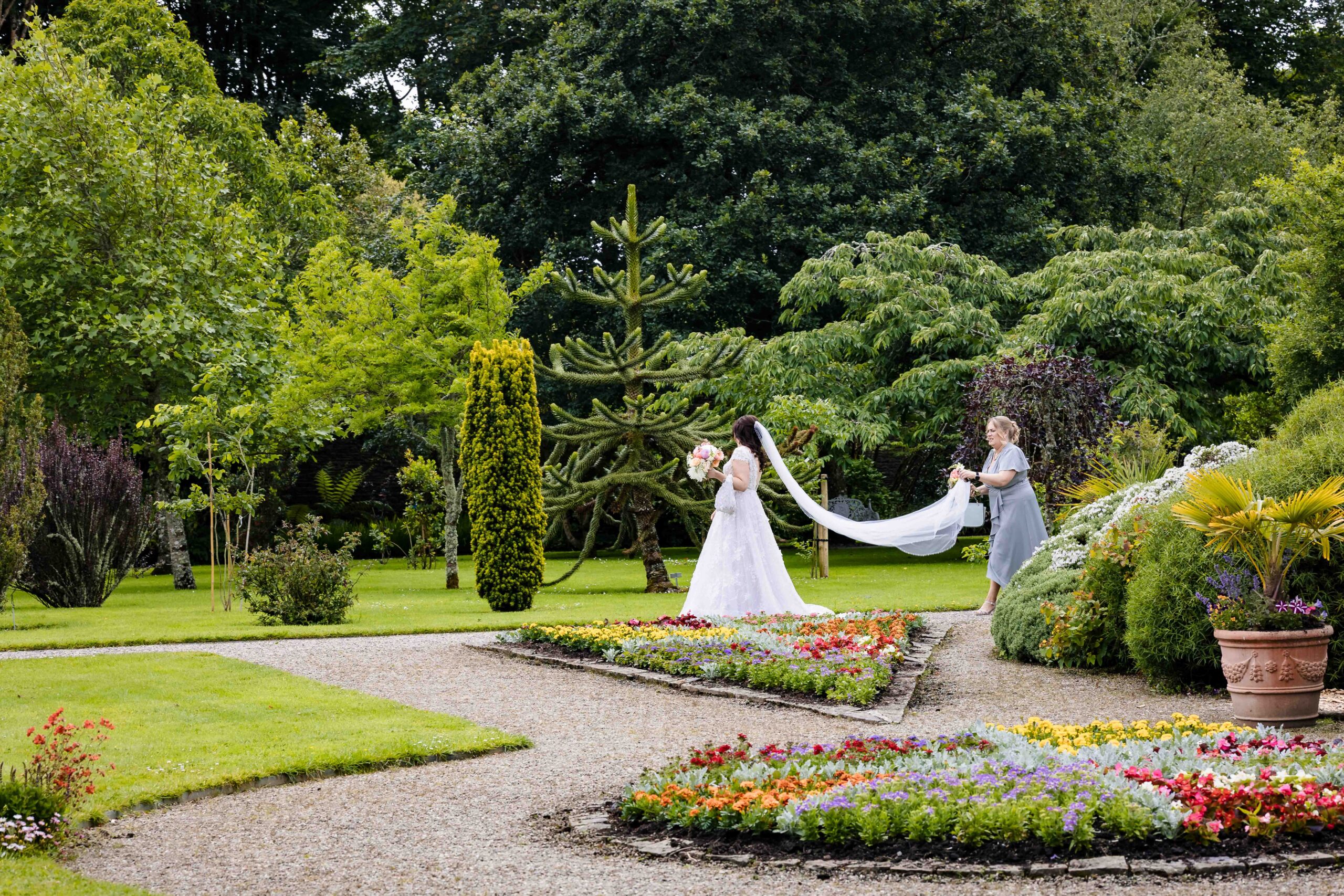 Fiona arriving for her wedding ceremony at Vandeleur Gardens
