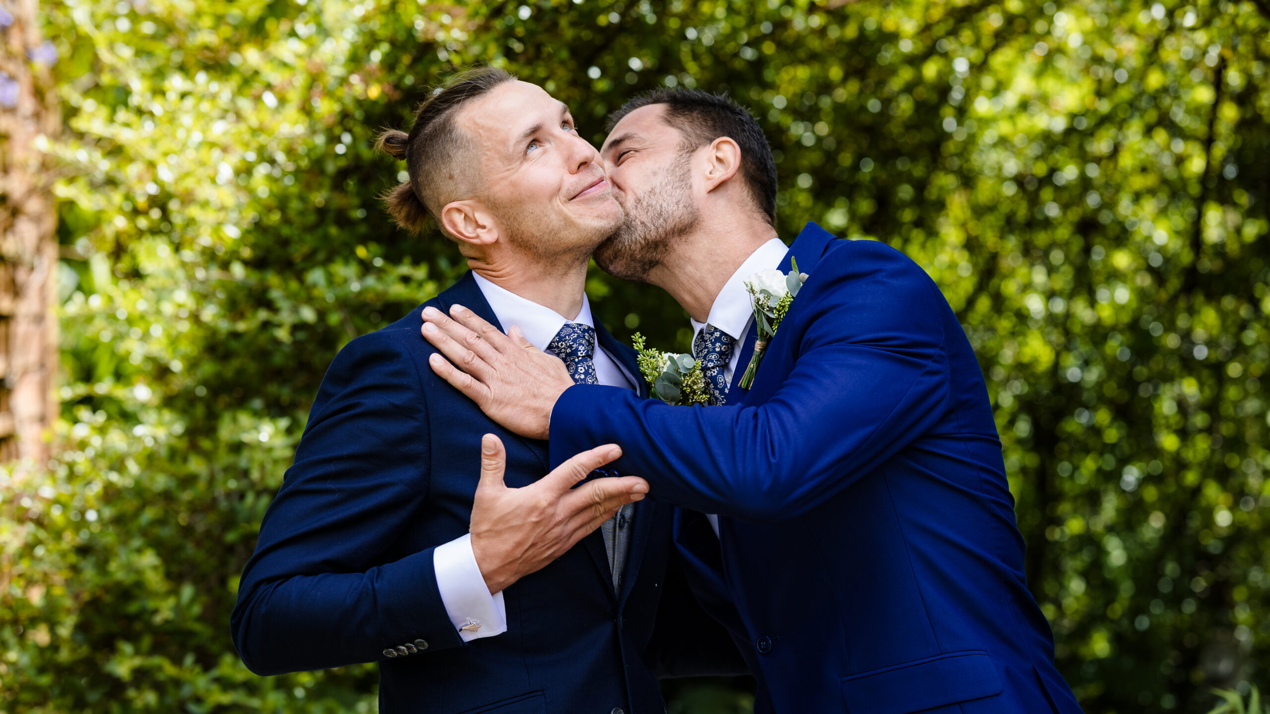 Romantic wedding photographs in the Fernhill House gardens