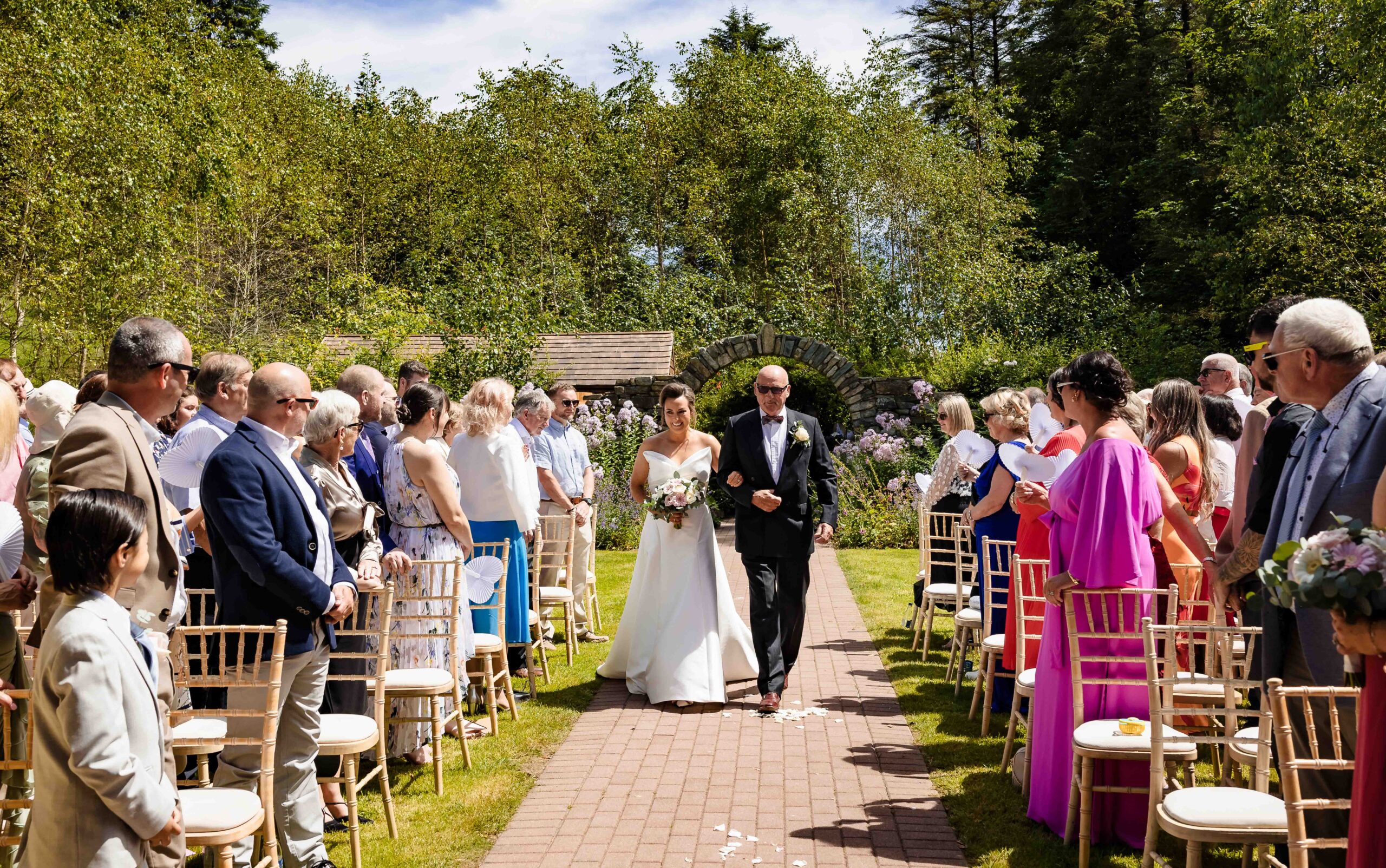 Relaxed documentary wedding photography at Fernhill House – JOD Photography