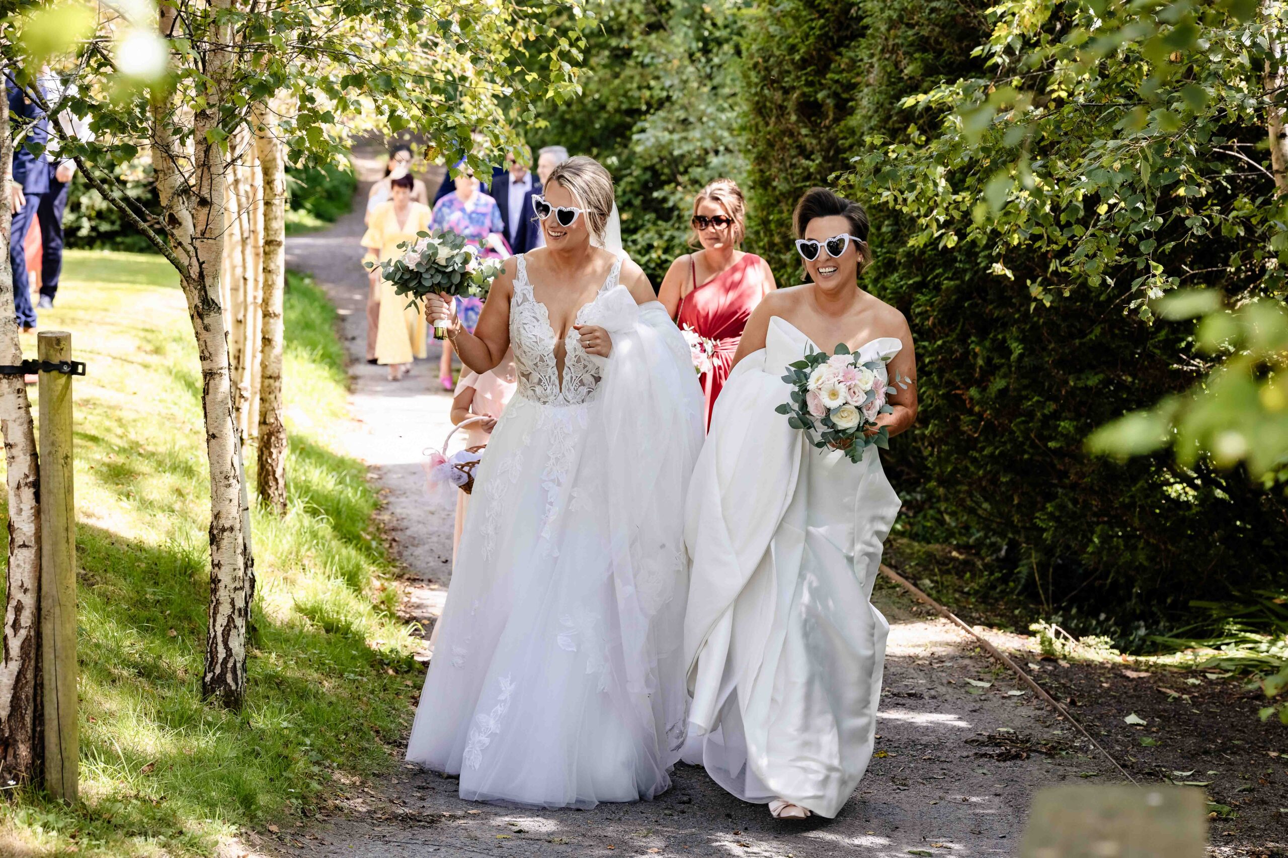 Guests arriving for a summer wedding at Fernhill House Hotel – JOD Photography