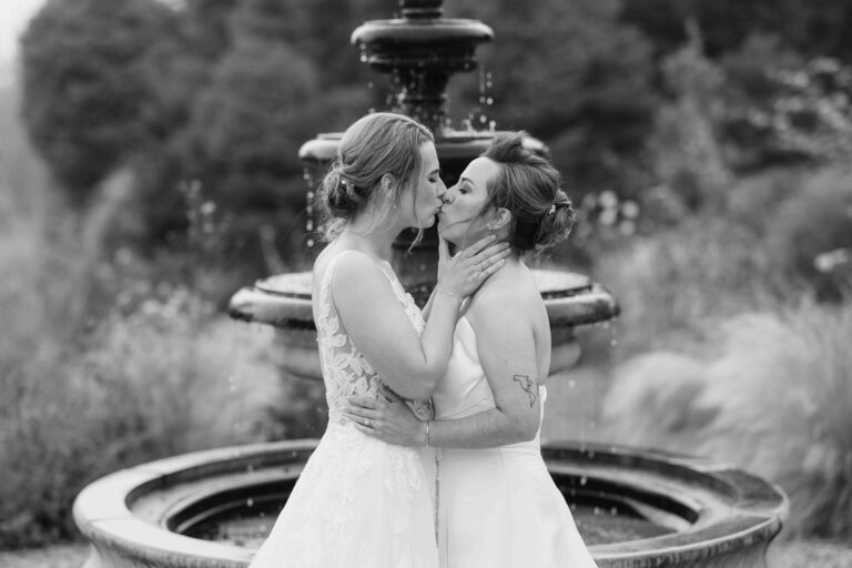 Lesley Ann laughing with her bridesmaids before the ceremony – JOD Photography