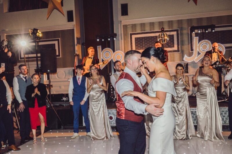 1bride-and-groom-exchanging-vows-at-radisson-blu-hotel-spa-cork-jod-photography