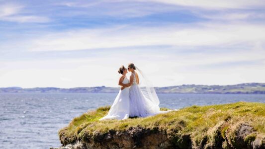 Lesley Ann and Julie-Marie overlooking the Atlantic at the Old Head – JOD Photography
